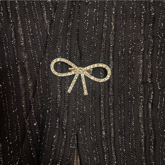 Elegant Black shrit with Bow Details - Picture 2 of 3